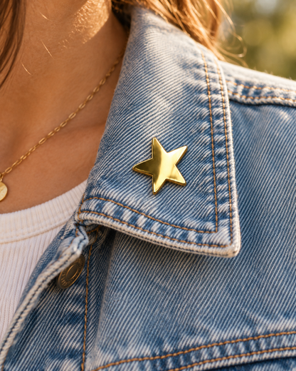 Pins Étoile TDArts en gros plan